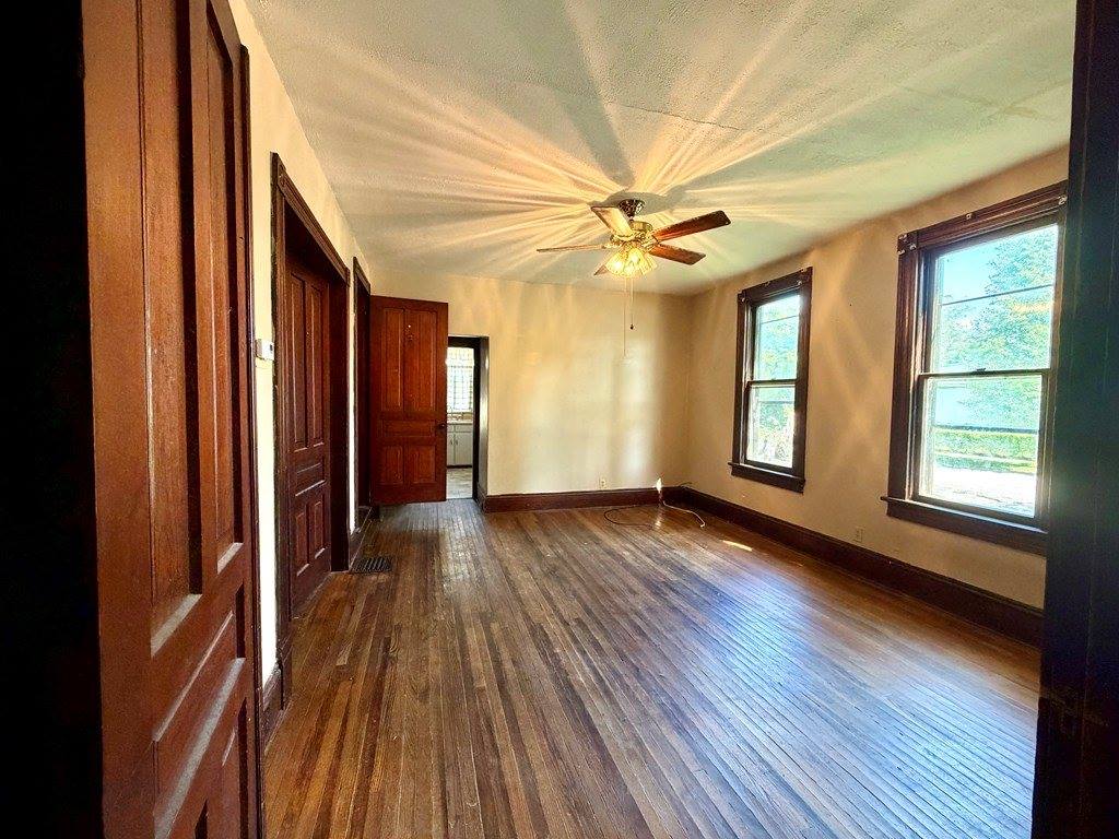 624 &1/2 Prospect St, Bucyrus, OH 44820