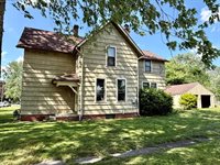 624 &1/2 Prospect St, Bucyrus, OH 44820