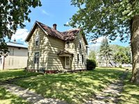 624 &1/2 Prospect St, Bucyrus, OH 44820