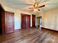624 &1/2 Prospect St, Bucyrus, OH 44820