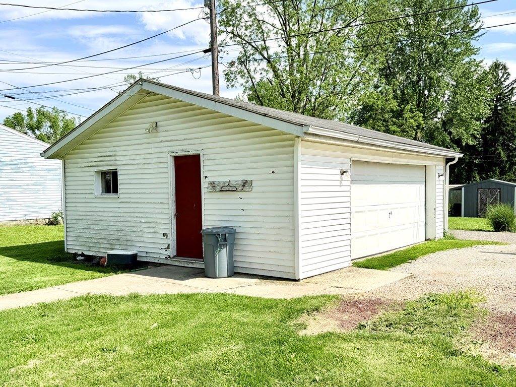 413 &1/2 Woodlawn Ave, Bucyrus, OH 44820