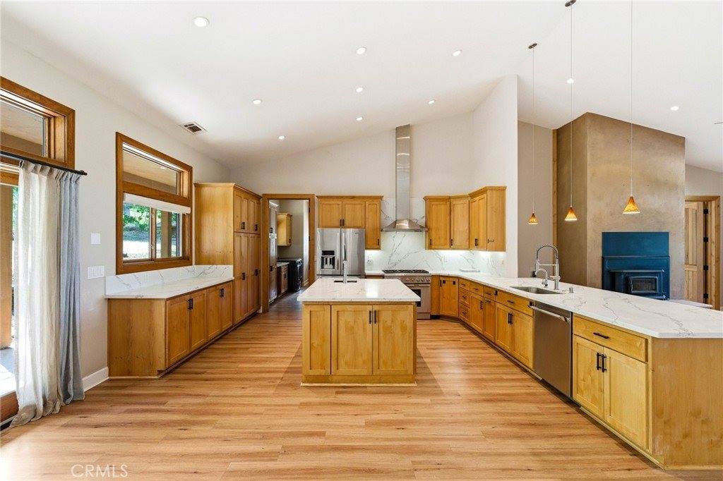 17205 Black Oak Hill, Middletown, CA 95461