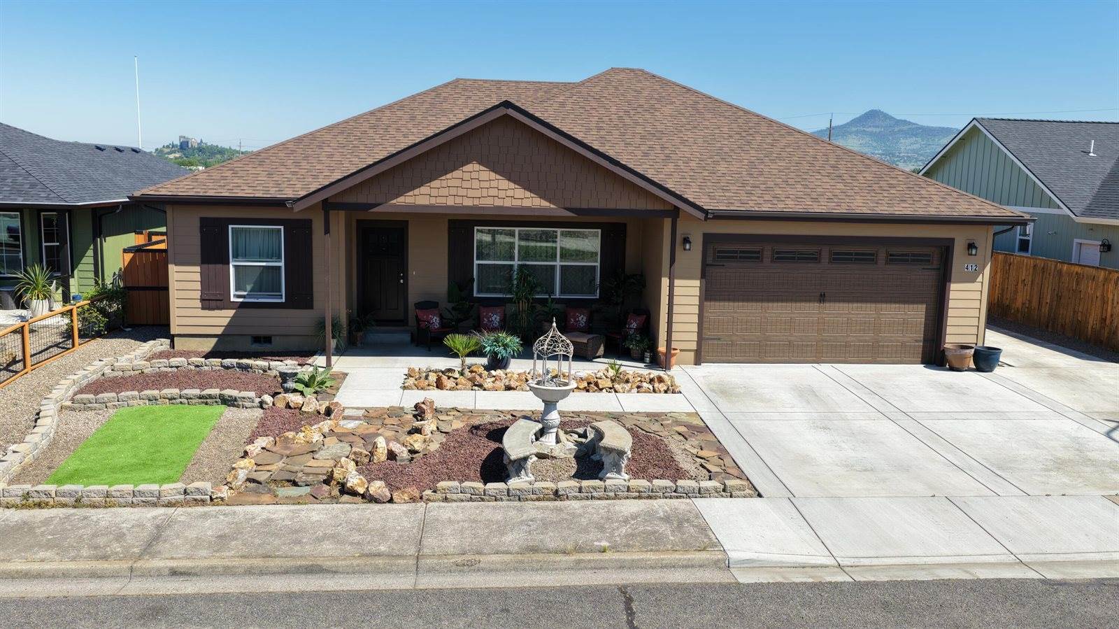 412 Barnum Drive, Phoenix, OR 97535