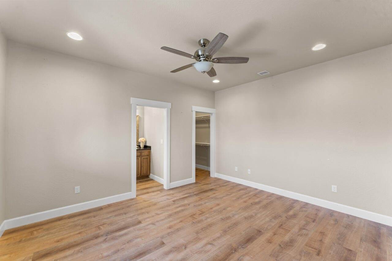 412 Barnum Drive, Phoenix, OR 97535