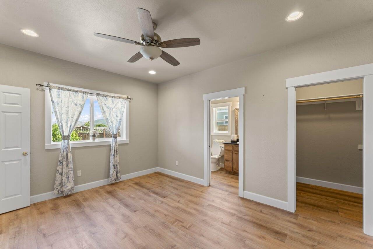 412 Barnum Drive, Phoenix, OR 97535