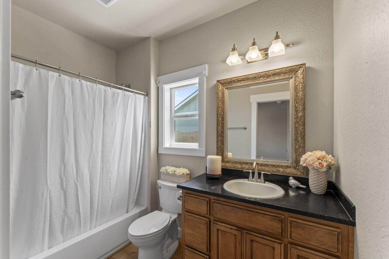 412 Barnum Drive, Phoenix, OR 97535