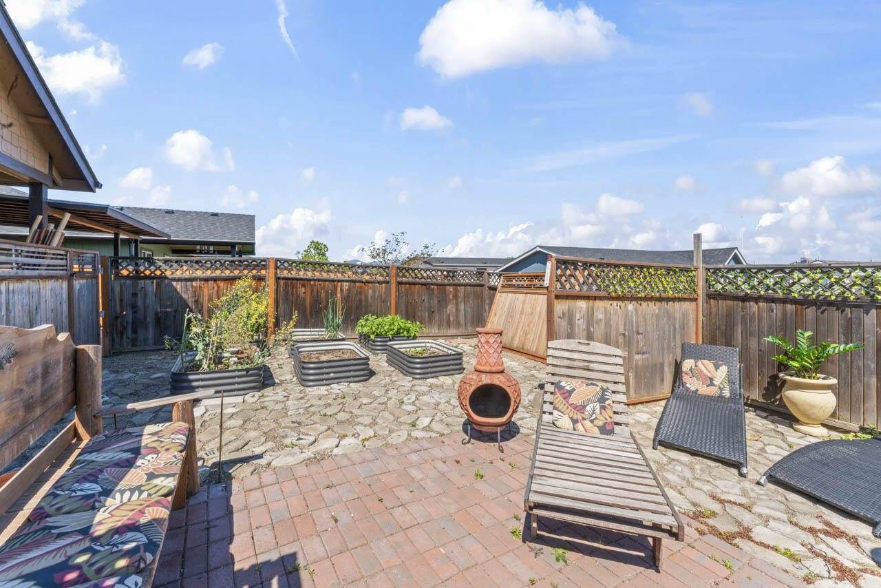 412 Barnum Drive, Phoenix, OR 97535
