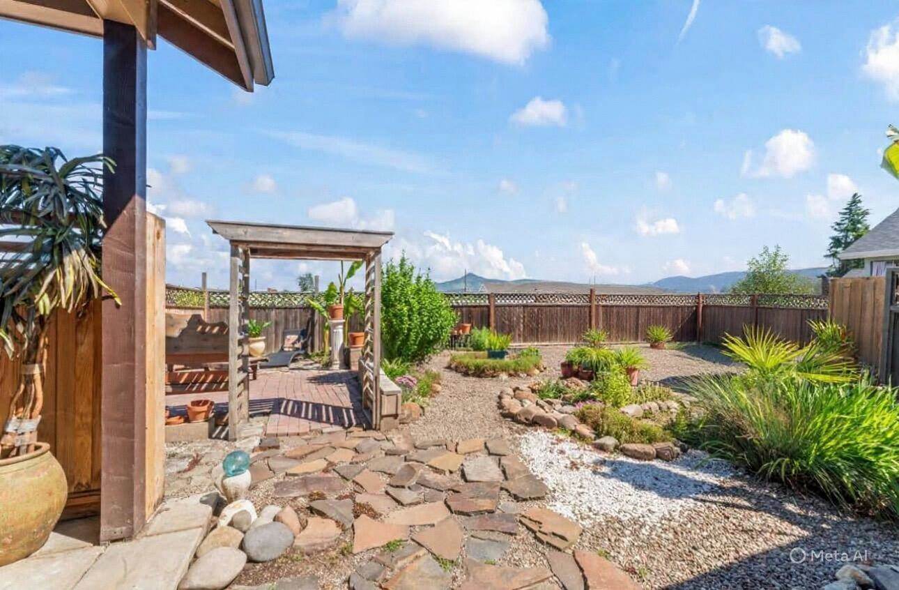 412 Barnum Drive, Phoenix, OR 97535