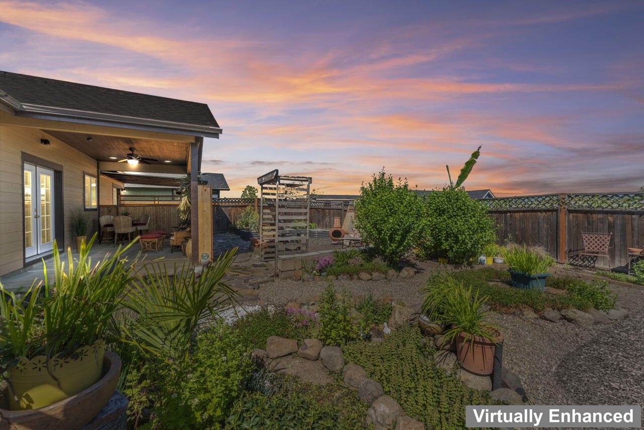 412 Barnum Drive, Phoenix, OR 97535