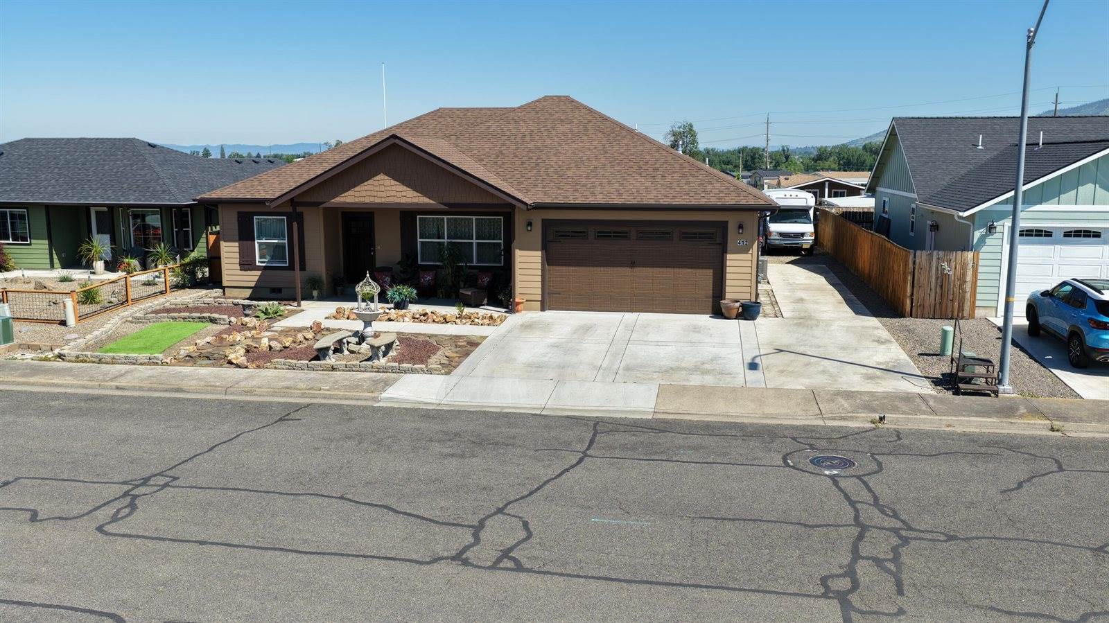 412 Barnum Drive, Phoenix, OR 97535