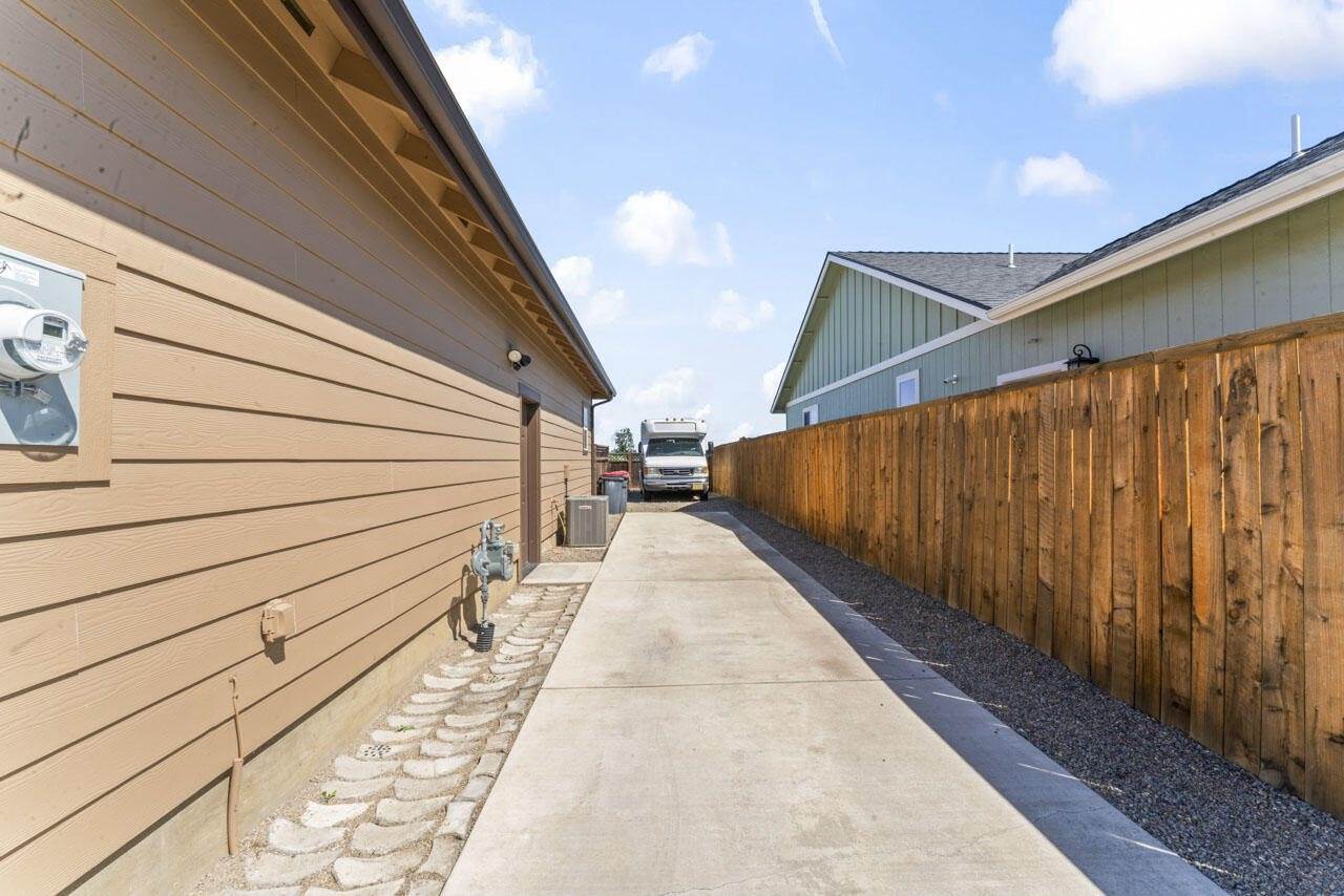 412 Barnum Drive, Phoenix, OR 97535