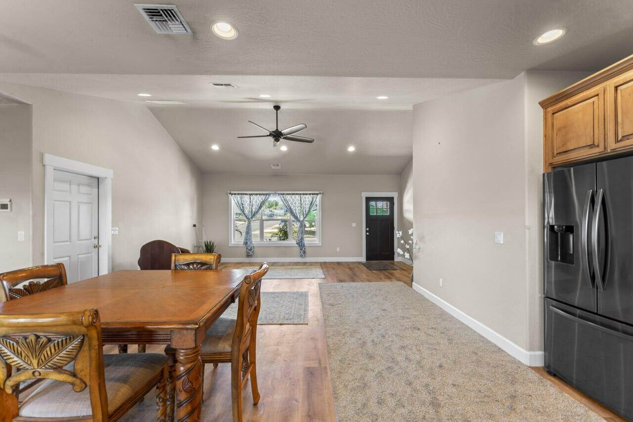 412 Barnum Drive, Phoenix, OR 97535