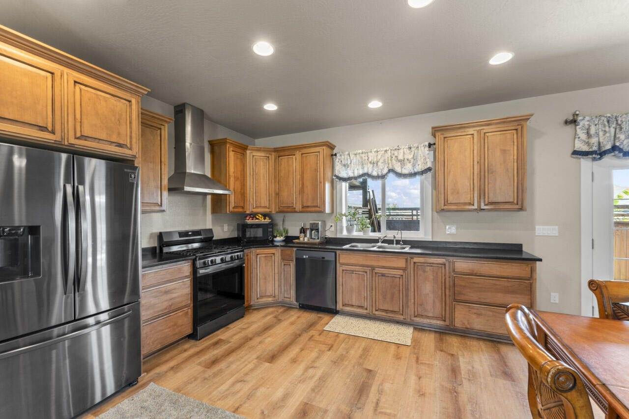 412 Barnum Drive, Phoenix, OR 97535