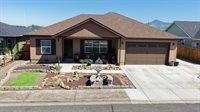 412 Barnum Drive, Phoenix, OR 97535