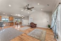 412 Barnum Drive, Phoenix, OR 97535