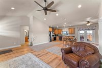 412 Barnum Drive, Phoenix, OR 97535