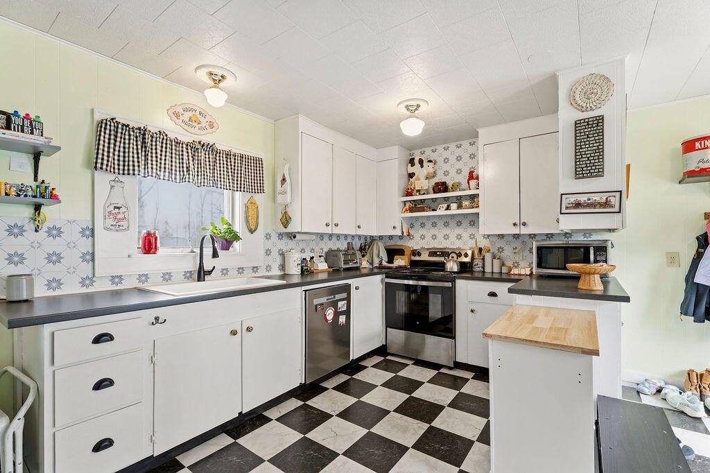 88 Pleasant Street, Dover-Foxcroft, ME 04426