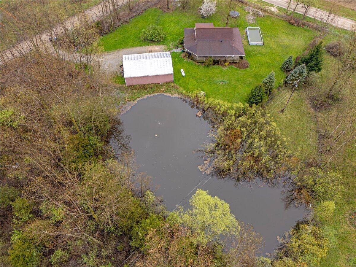 6475 Center Road, Fenton, MI 48430