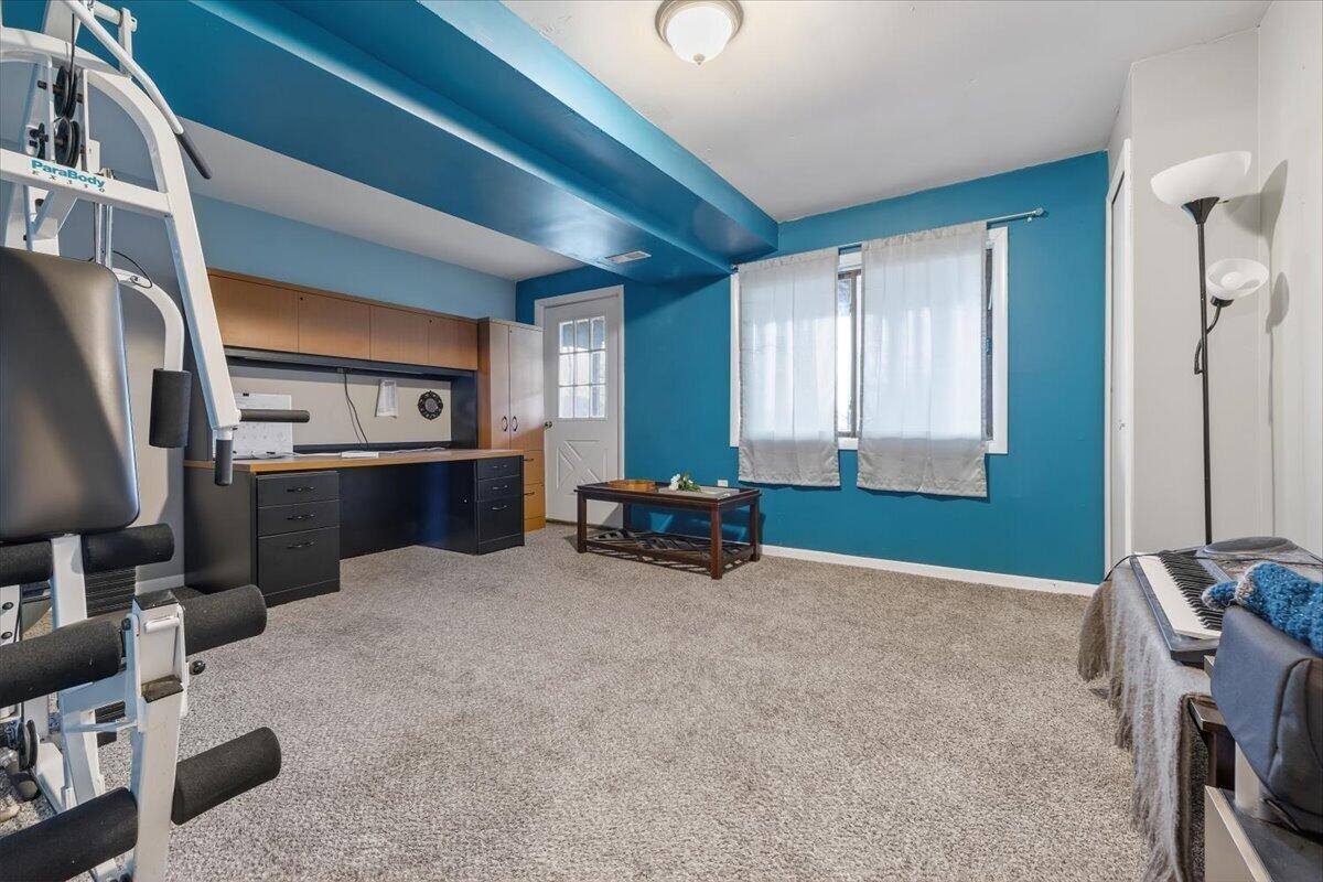 6475 Center Road, Fenton, MI 48430