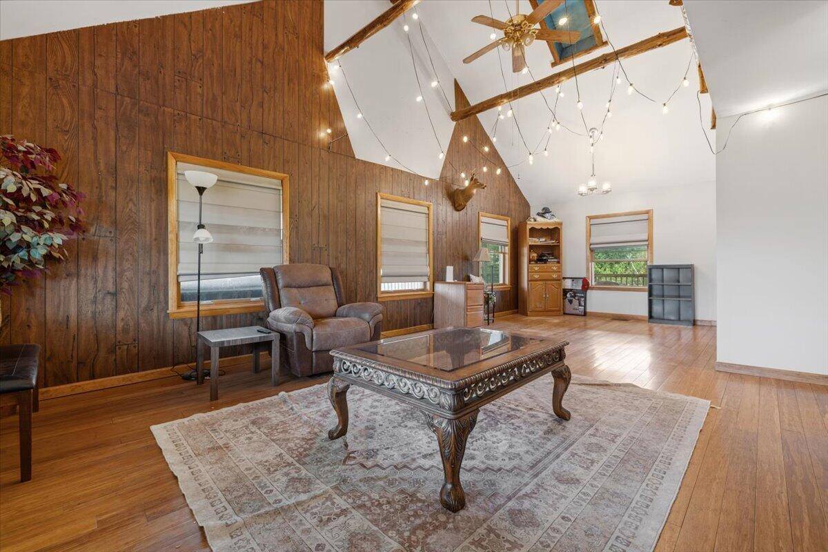 6475 Center Road, Fenton, MI 48430
