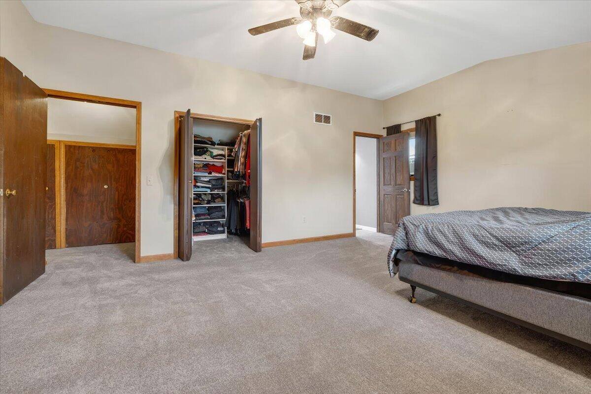 6475 Center Road, Fenton, MI 48430