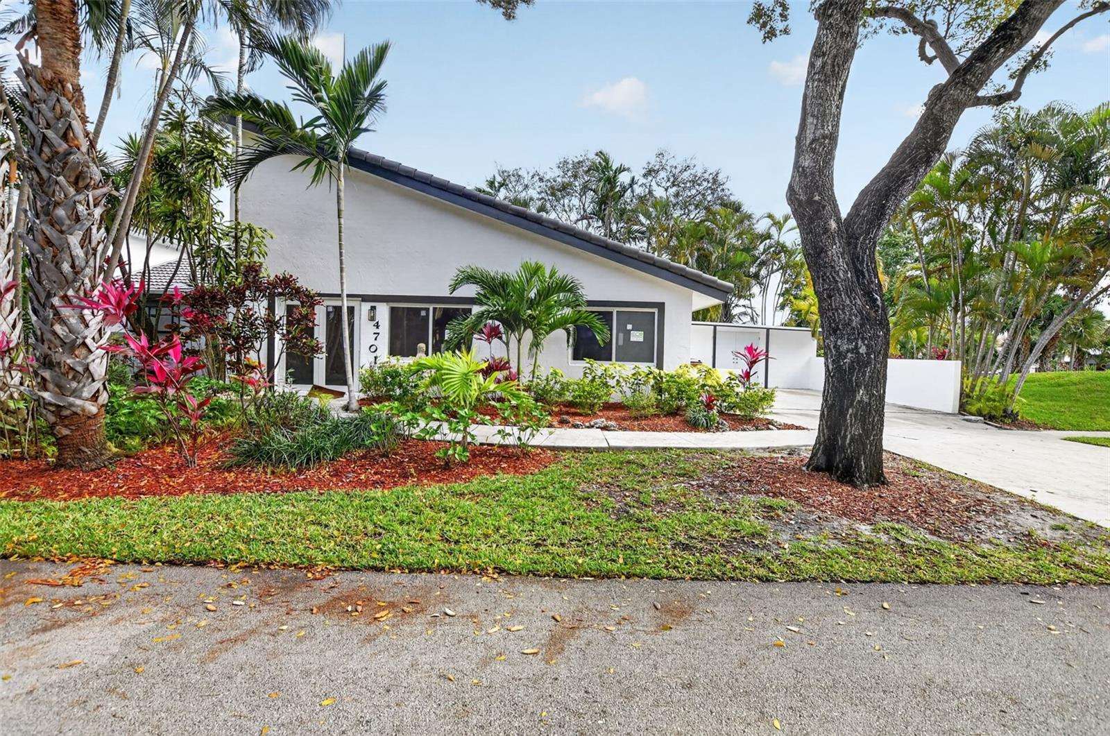 4701 NW 1ST Place, Deerfield Beach, FL 33442