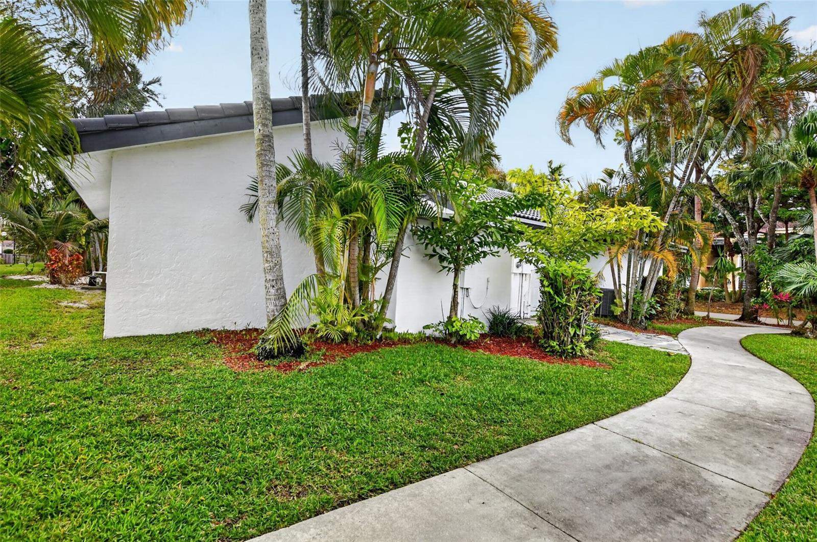 4701 NW 1ST Place, Deerfield Beach, FL 33442