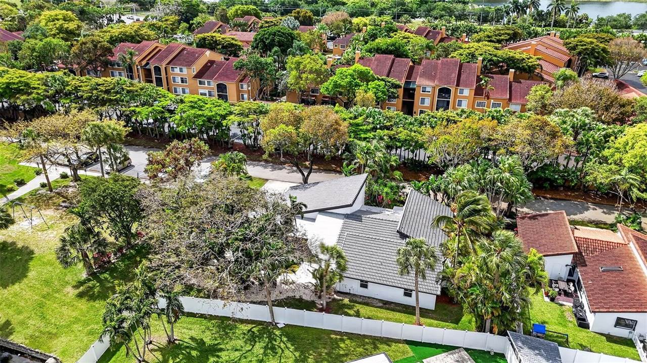 4701 NW 1ST Place, Deerfield Beach, FL 33442
