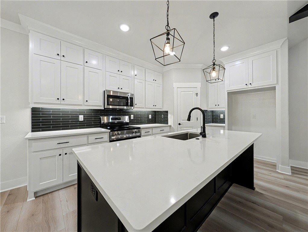 18 Hillswick Drive, Bella Vista, AR 72715