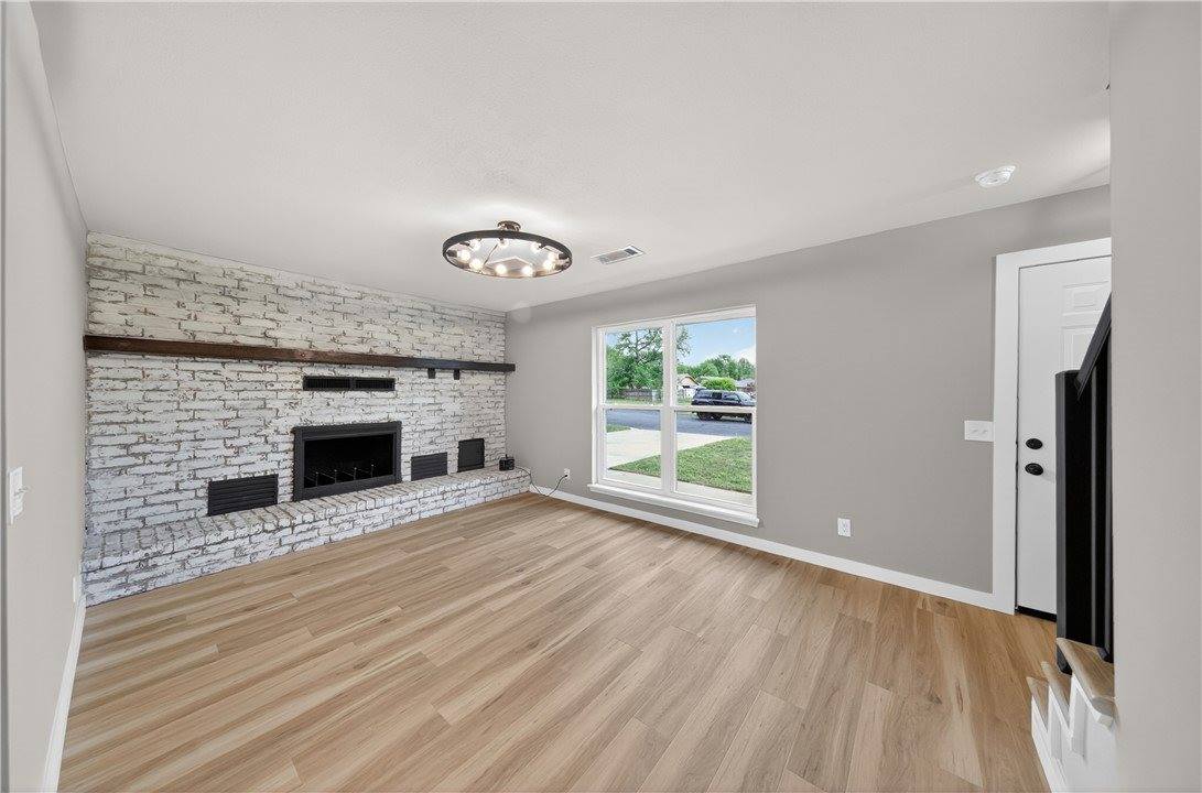 2107 Douglas Street, Bentonville, AR 72712