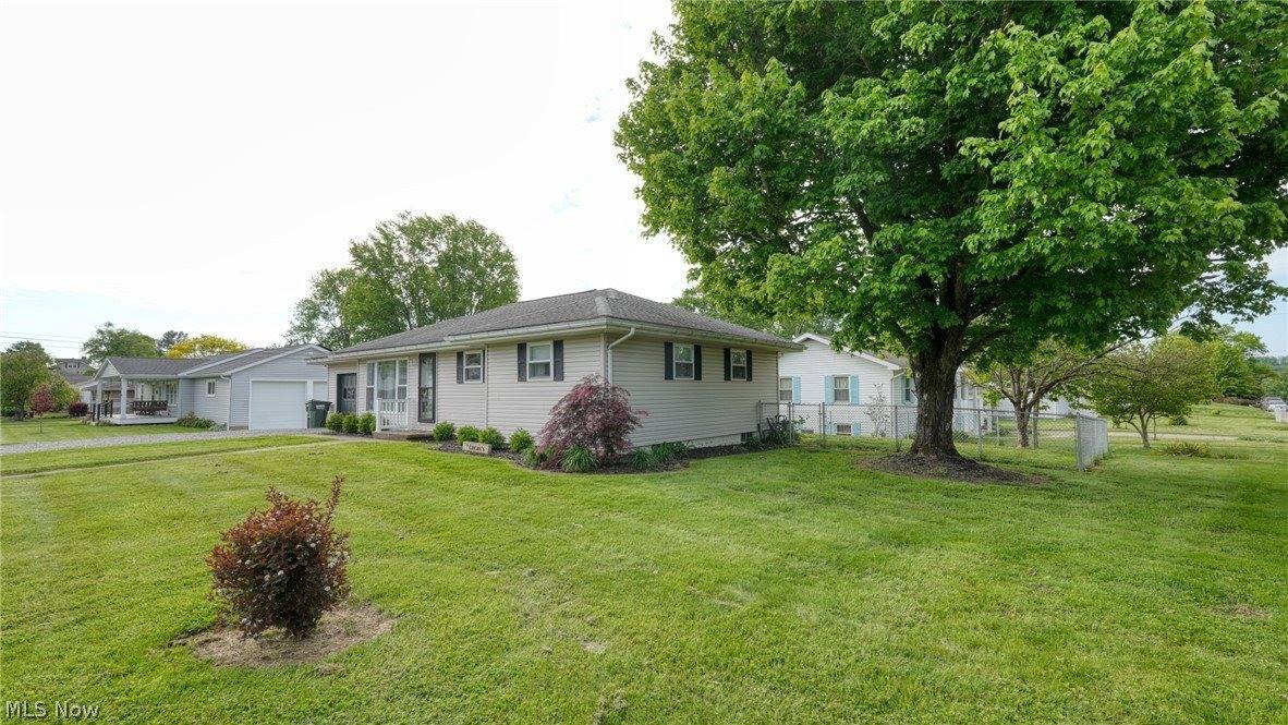 212 Westview Drive, New Concord, OH 43762