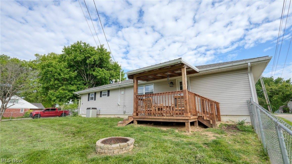 212 Westview Drive, New Concord, OH 43762