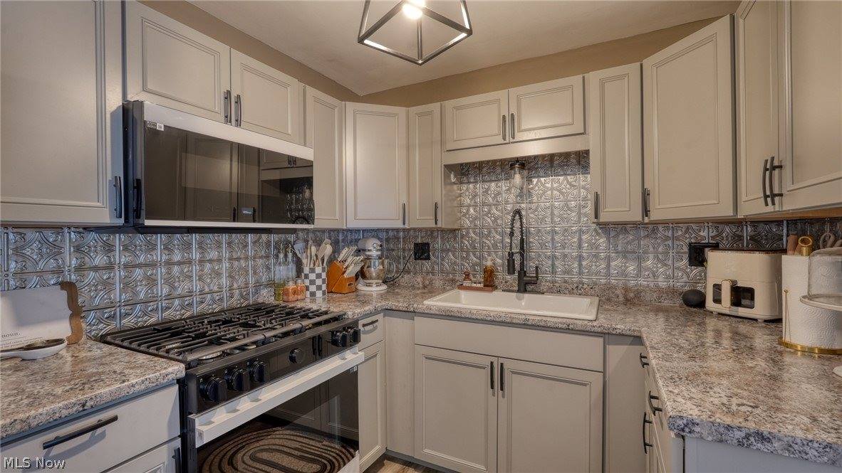 212 Westview Drive, New Concord, OH 43762