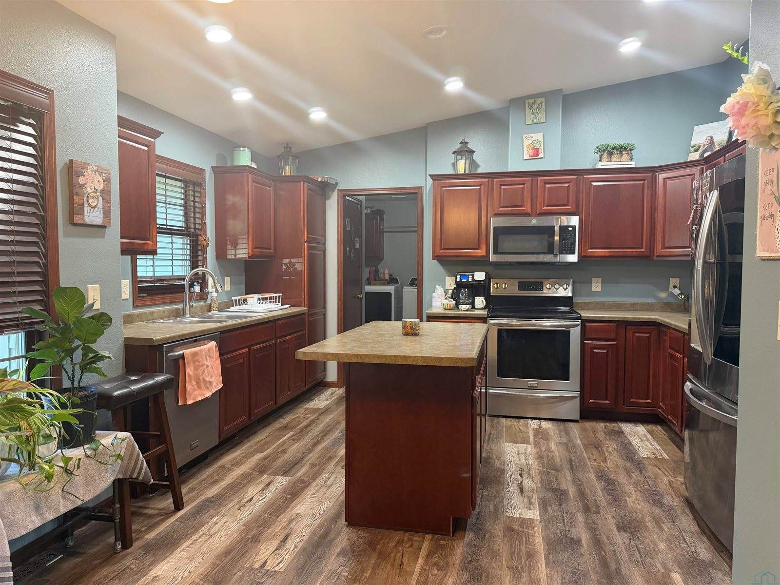 302 E Jefferson St, Elk Point, SD 57025