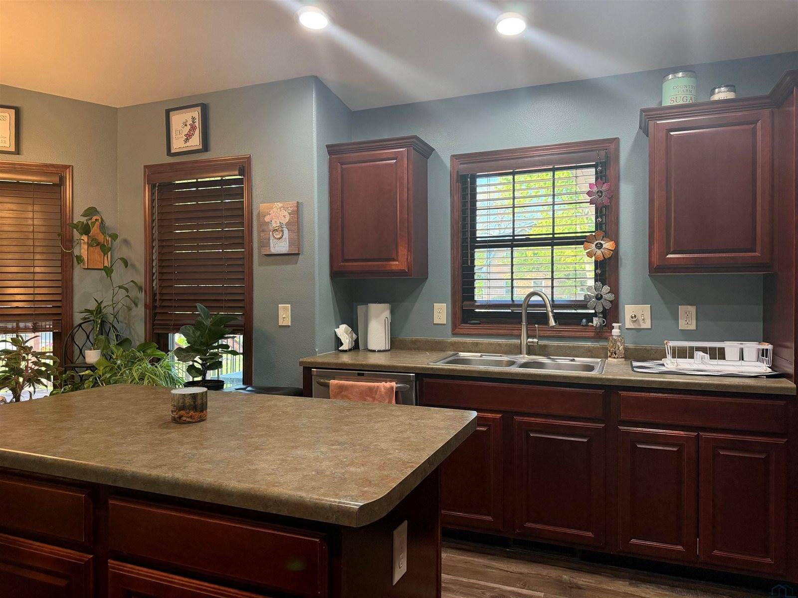 302 E Jefferson St, Elk Point, SD 57025
