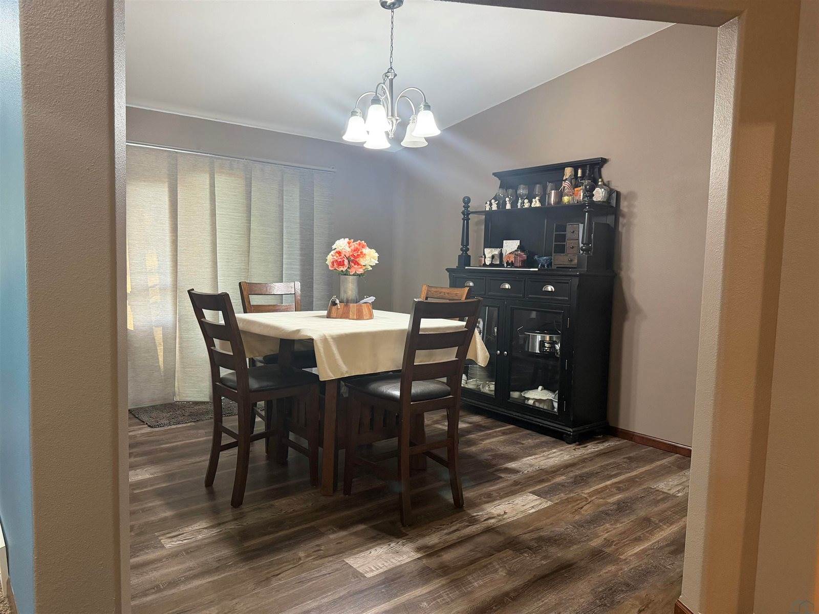 302 E Jefferson St, Elk Point, SD 57025