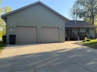 302 E Jefferson St, Elk Point, SD 57025