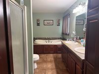 302 E Jefferson St, Elk Point, SD 57025
