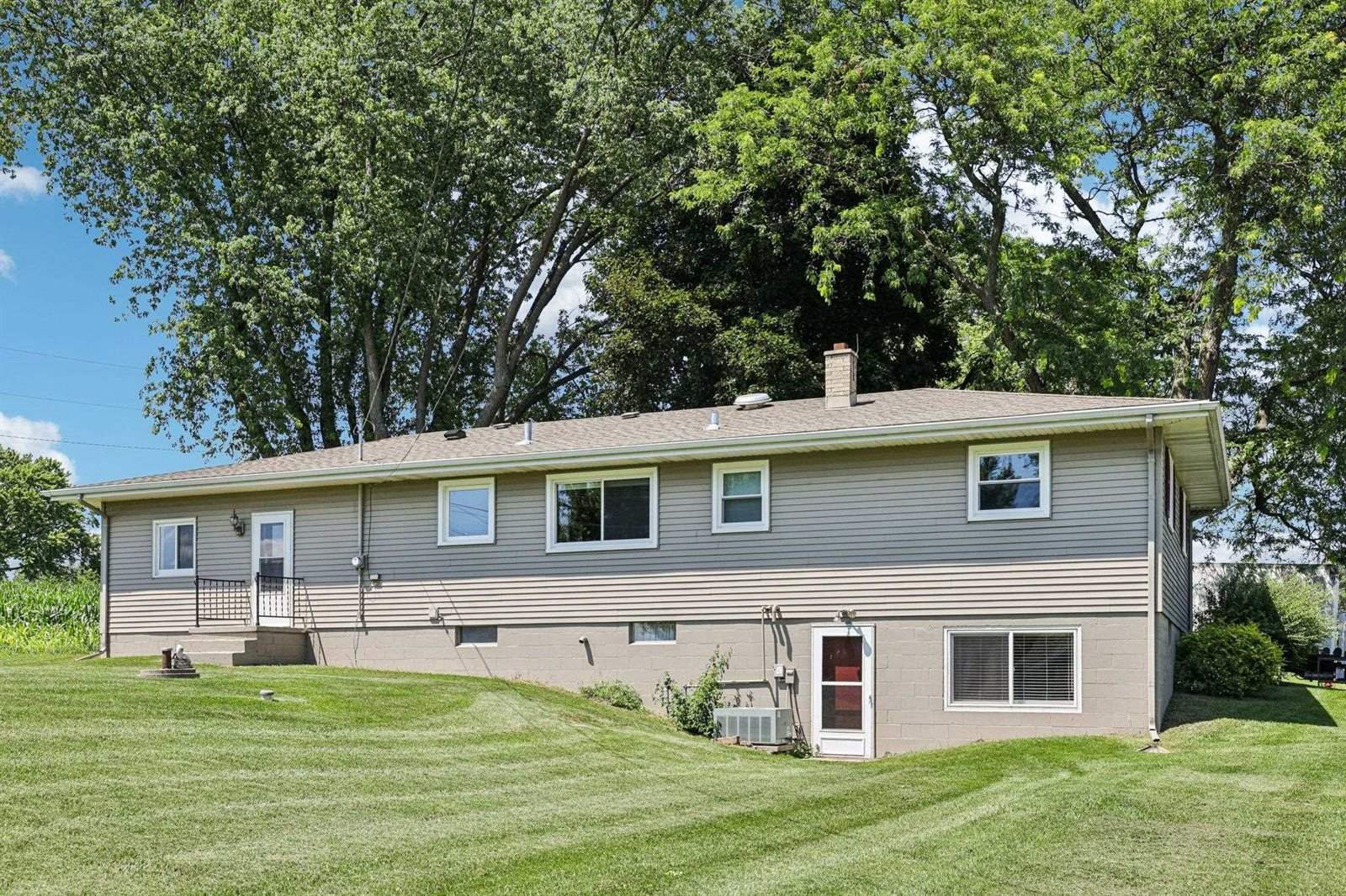 1909 Weber Drive, Sun Prairie, Town of, WI 53590