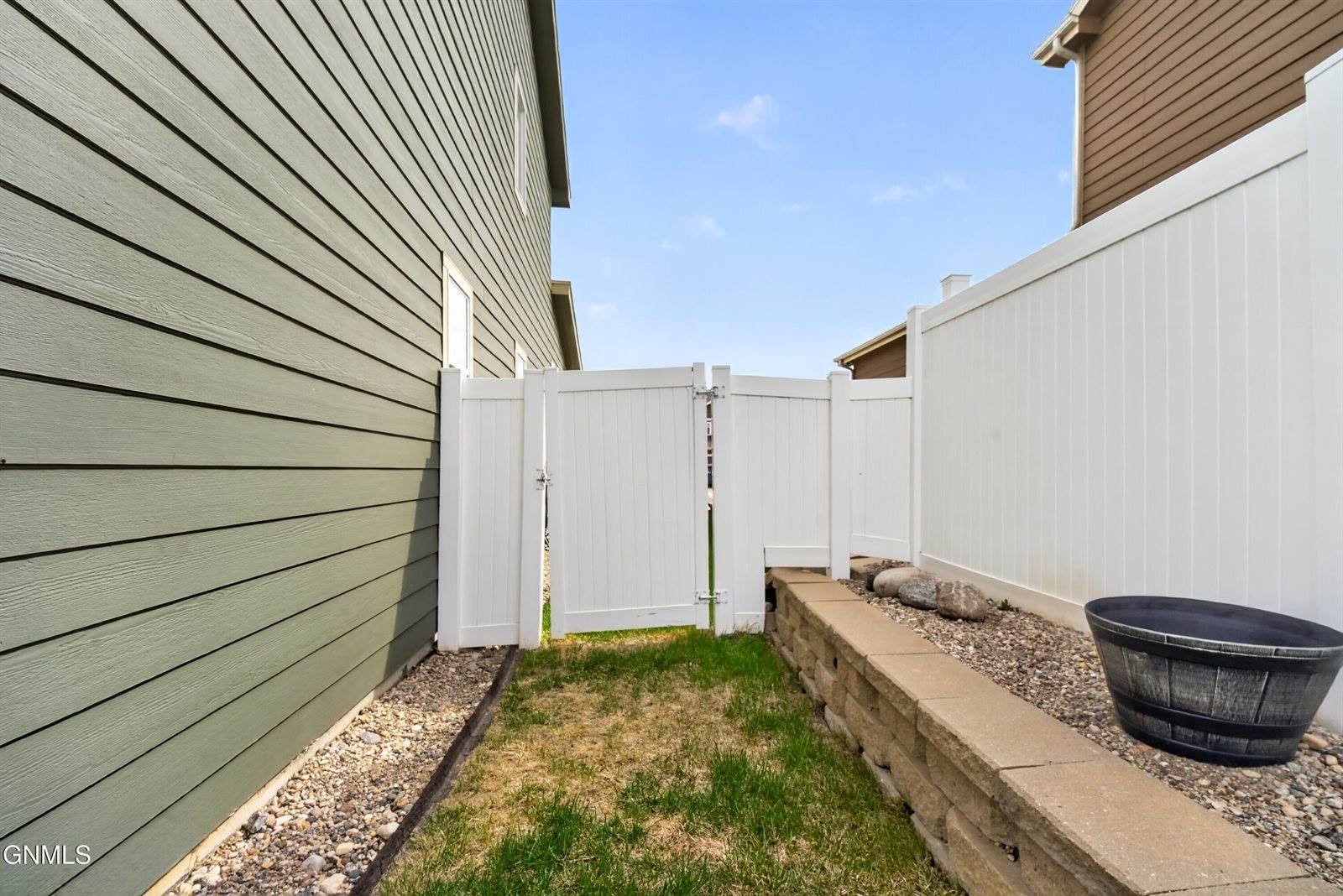 2712 23rd Street West, Williston, ND 58801