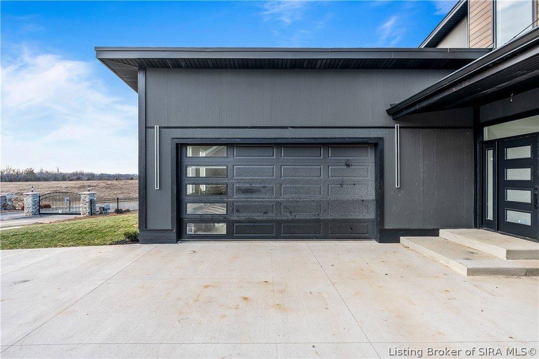 1020 Ridgeview Drive, Jeffersonville, IN 47130