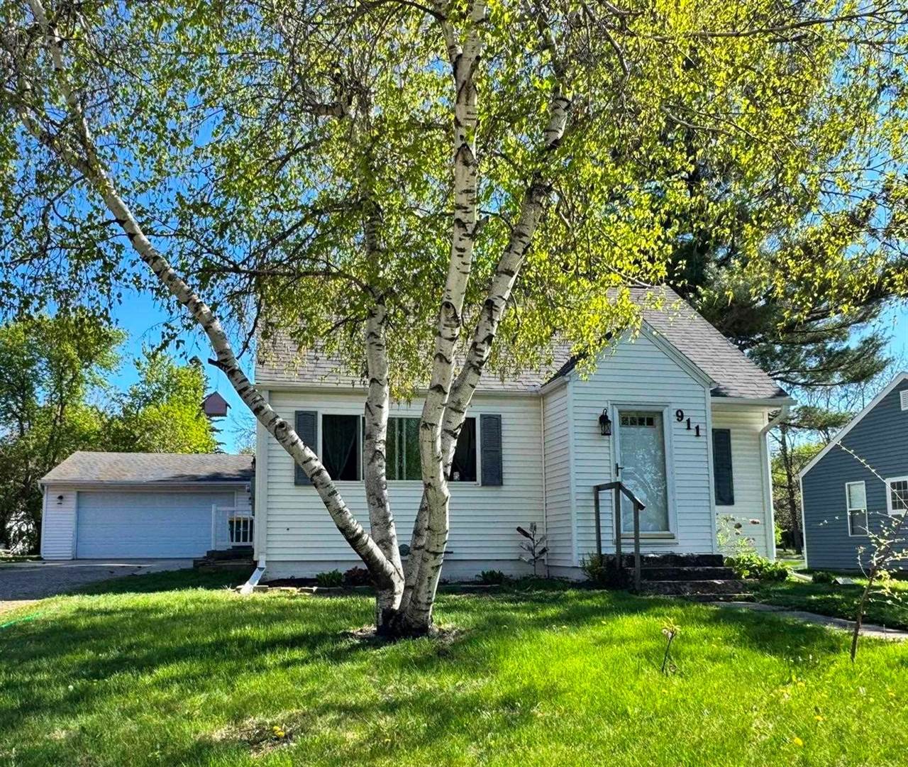 911 11th, Spirit Lake, IA 51360