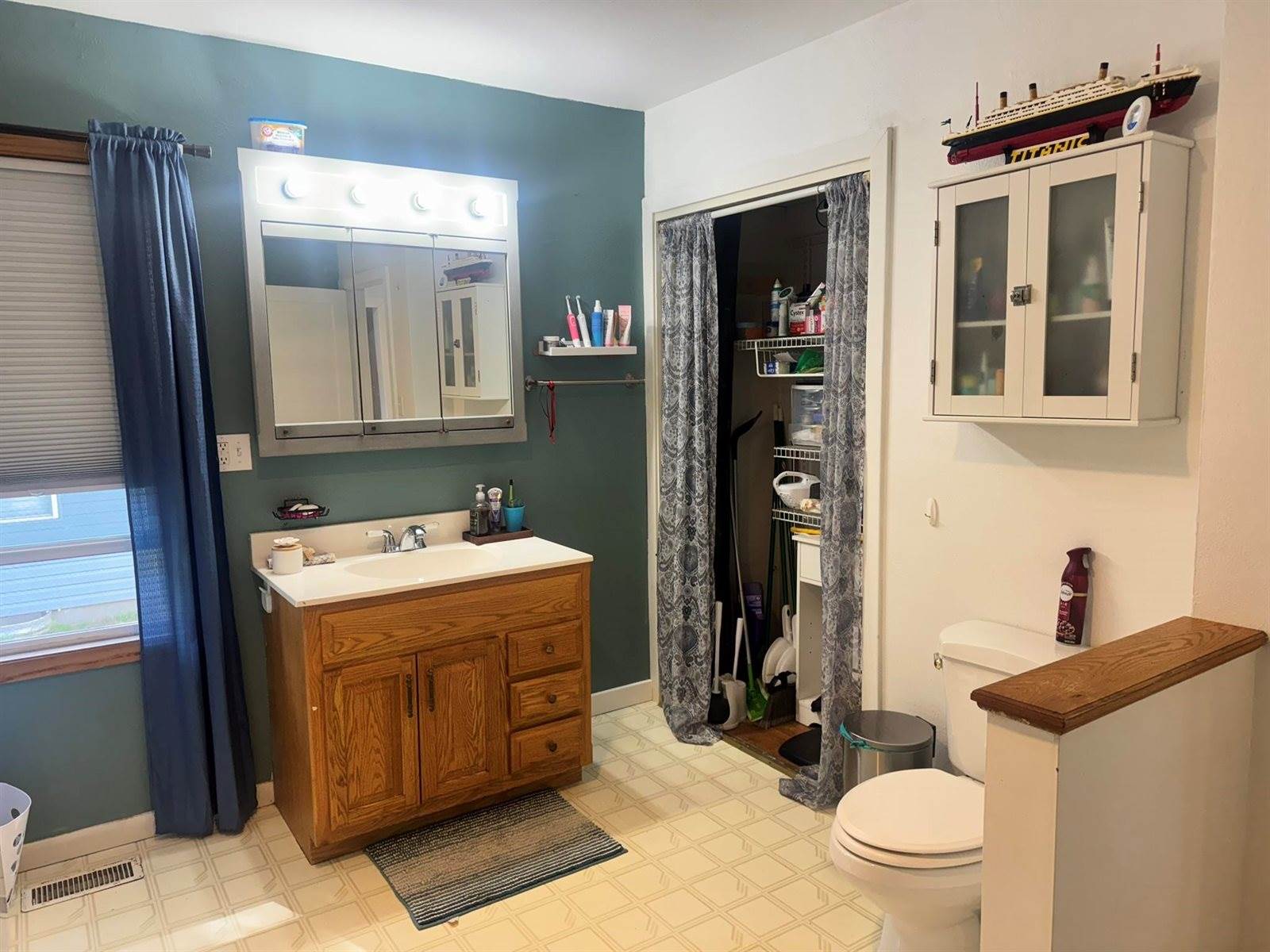 911 11th, Spirit Lake, IA 51360