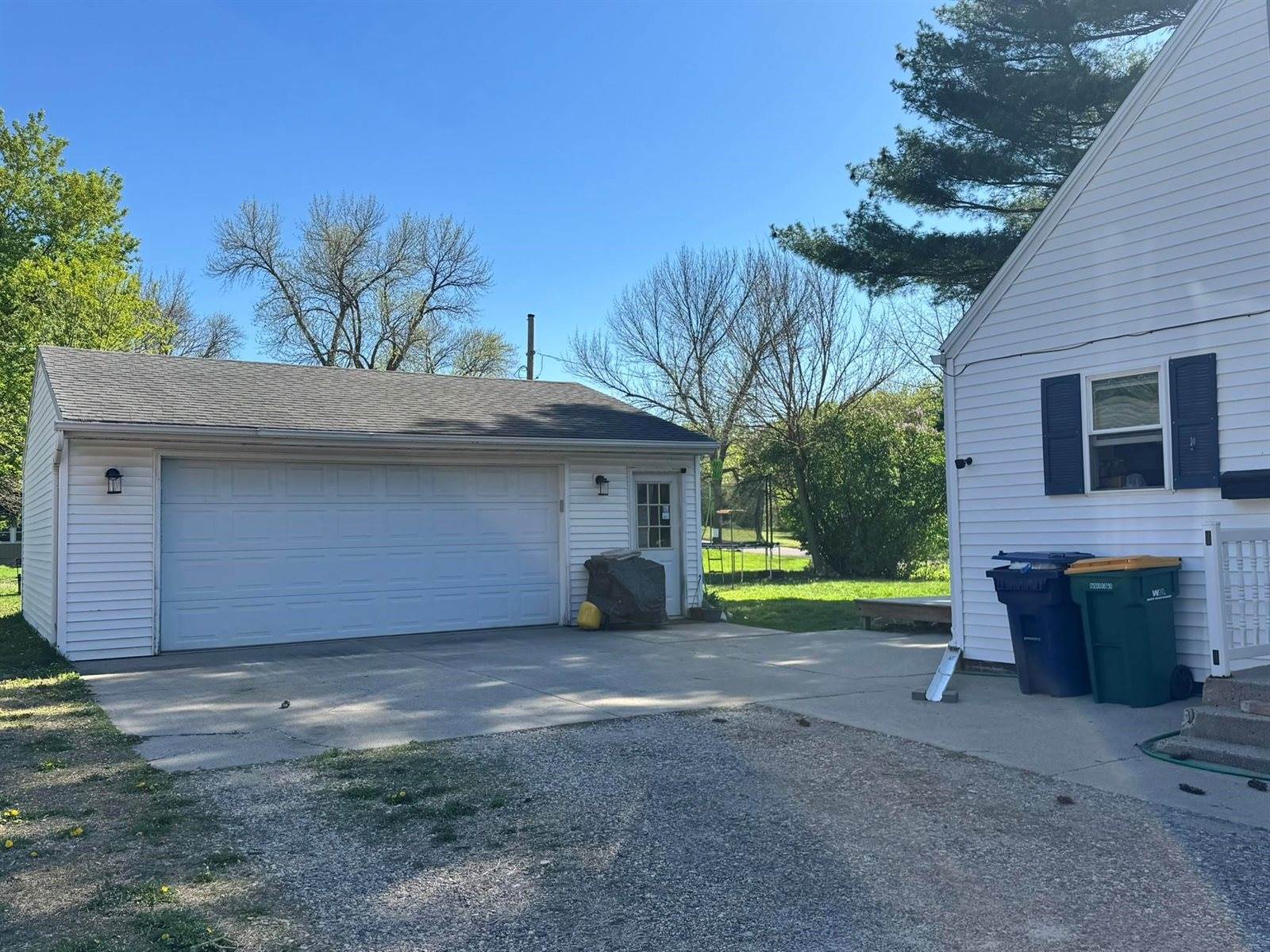 911 11th, Spirit Lake, IA 51360