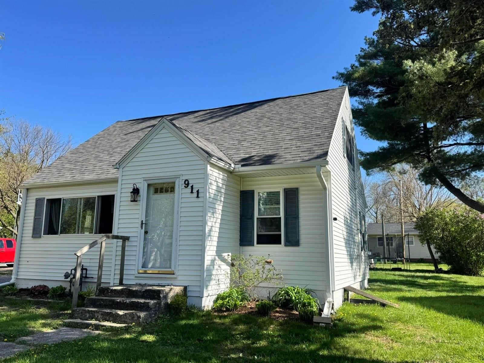 911 11th, Spirit Lake, IA 51360