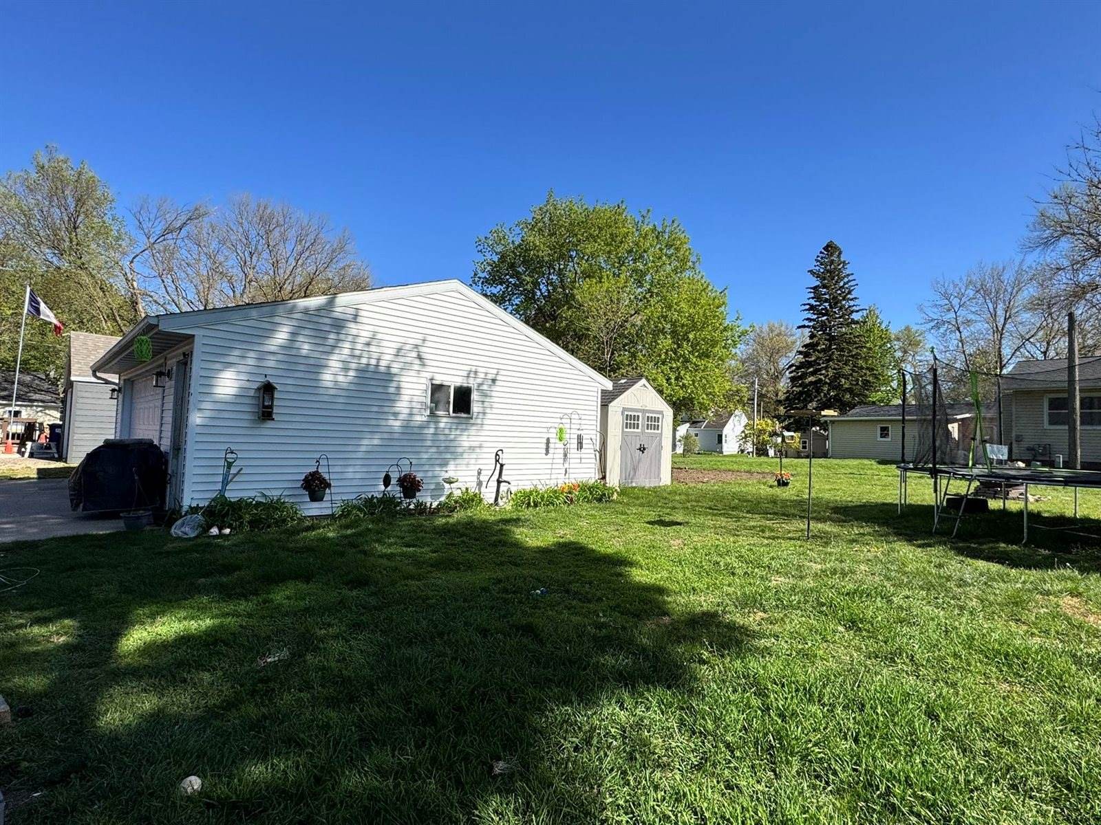 911 11th, Spirit Lake, IA 51360