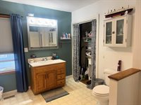 911 11th, Spirit Lake, IA 51360