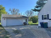 911 11th, Spirit Lake, IA 51360