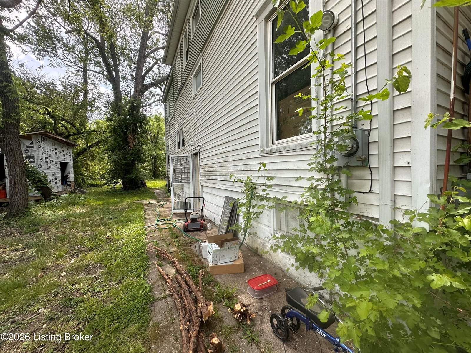 3638 River Park Dr, Louisville, KY 40211