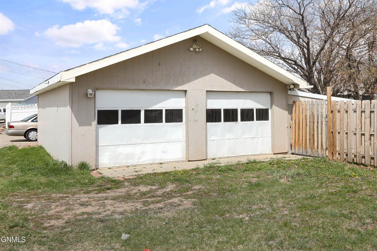 1223 13th Avenue West, Williston, ND 58801